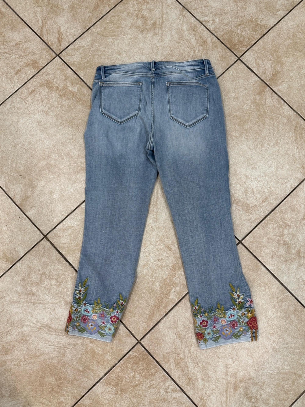 Driftwood Colette Stretch Denim Floral Embroidered Cuffed Cropped Straight Jeans - Picture 9 of 9